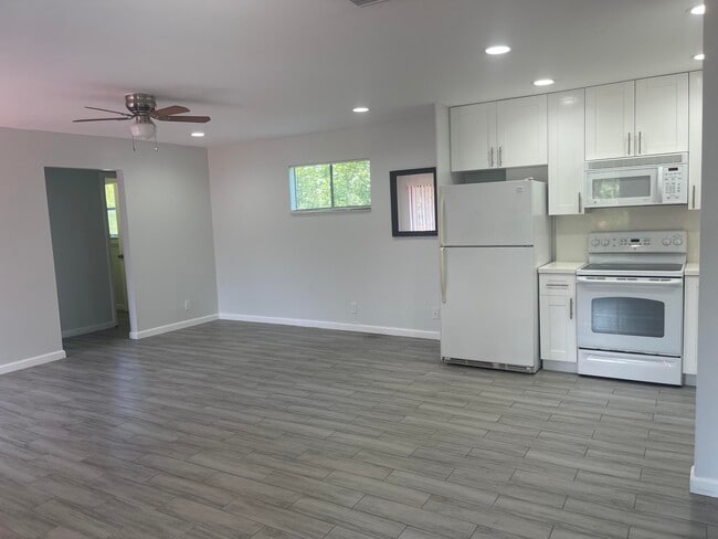 property at 11 N Crossings Cir