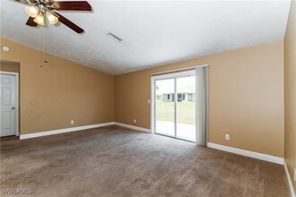 3055 NW 3rd Pl in Cape Coral, FL - Foto de edificio - Building Photo