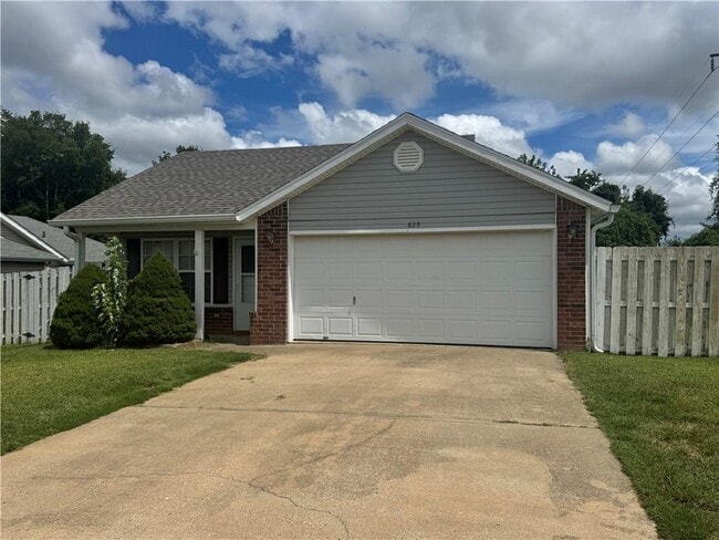 829 SW Arrowhead Dr in Bentonville, AR - Building Photo - Building Photo