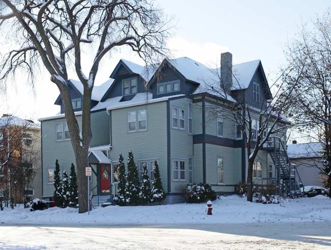 400 6th St SE in Minneapolis, MN - Foto de edificio - Building Photo