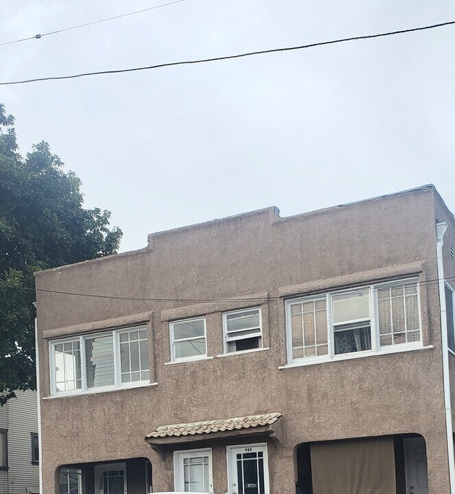 984 W 19th St in San Pedro, CA - Building Photo
