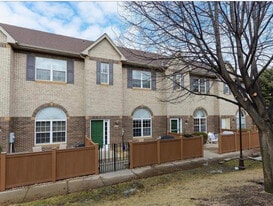 6475 Regency Ln in Eden Prairie, MN - Building Photo