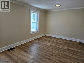 60 Lynnwood Ave in Simcoe, ON - Building Photo - Building Photo