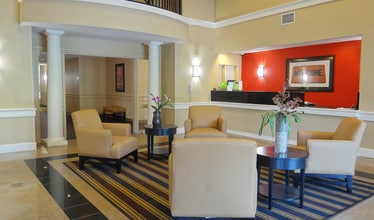 Furnished Studio-Jacksonville - Deerwood Park in Jacksonville, FL - Foto de edificio - Building Photo