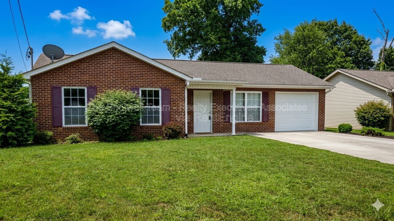 6017 Friendship Ln in Knoxville, TN - Building Photo