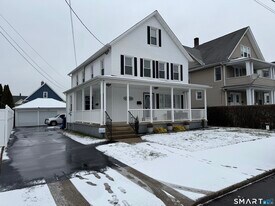 22 Dwight St in Ansonia, CT - Building Photo