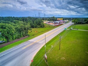 877 State Hwy 95 in Bastrop, TX - Foto de edificio - Building Photo