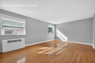 6404 Montgomery Rd in Cincinnati, OH - Building Photo - Building Photo