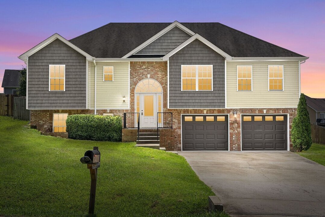 2204 Allen-Griffey Rd in Clarksville, TN - Foto de edificio