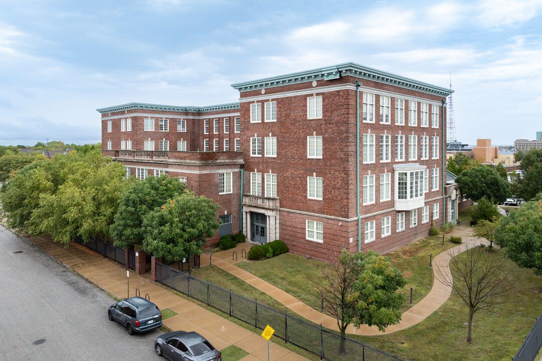 Franklin School Apartments - 55 Years + in St. Louis, MO - Building Photo