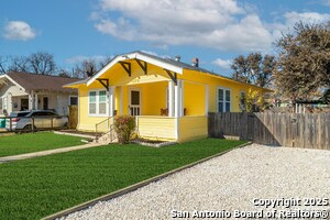 475 E French Pl in San Antonio, TX - Building Photo - Building Photo