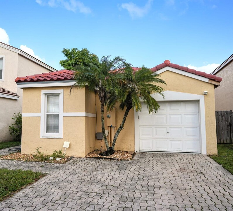 3338 Chickee Ln in Margate, FL - Building Photo