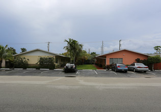 1448-1452 Holly Heights Dr in Fort Lauderdale, FL - Building Photo - Building Photo