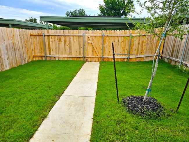 9612 Whisper Willow Blvd in Manor, TX - Foto de edificio - Building Photo