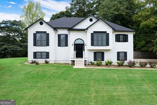 33 Stevenson Point in Dallas, GA - Building Photo