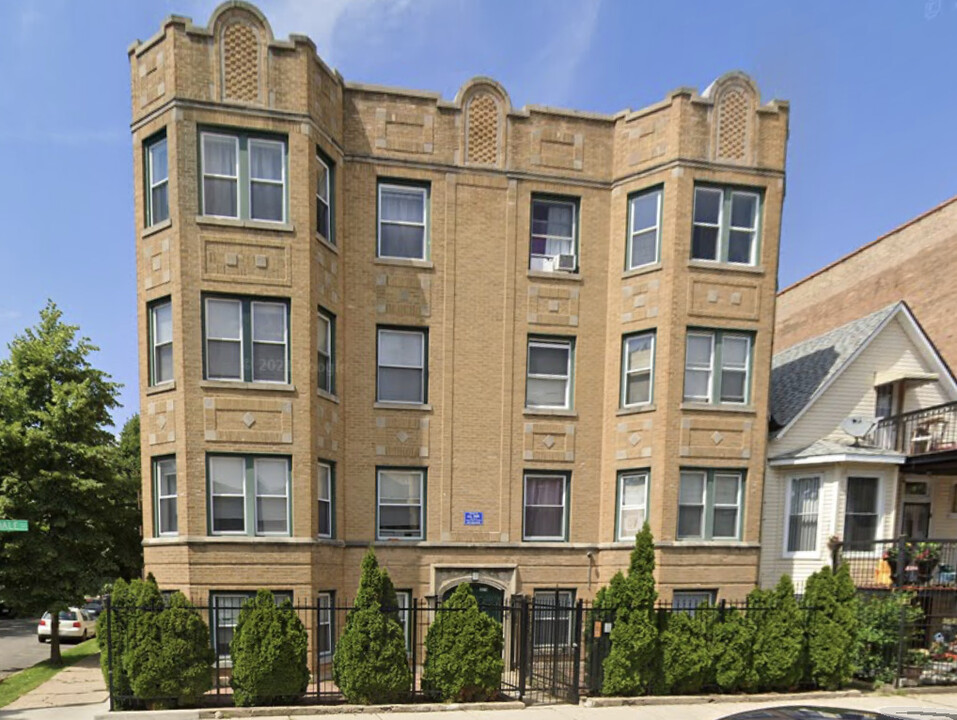 3576 W Lyndale St in Chicago, IL - Building Photo