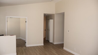 8456 W Gilmore Ave in Las Vegas, NV - Building Photo - Building Photo