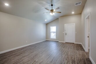1710 142nd St in Lubbock, TX - Foto de edificio - Building Photo
