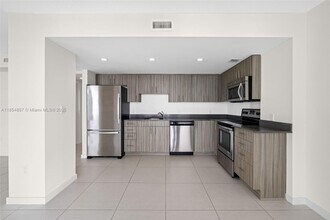 910 West Ave, Unit 326 in Miami Beach, FL - Building Photo - Building Photo