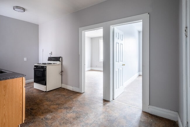 442-446 Monroe St. in Passaic, NJ - Foto de edificio - Interior Photo