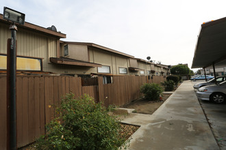 Parker Townhomes in Bakersfield, CA - Building Photo - Building Photo