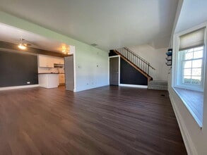 211 E Oneida Ave in Bartlett, IL - Building Photo - Building Photo