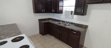 3718 Avenue M 1/2 in Galveston, TX - Building Photo - Building Photo