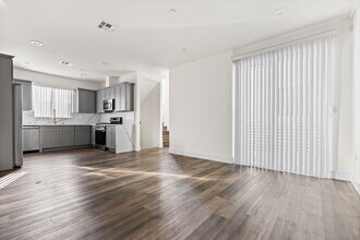 11621 Ayres Ave in Los Angeles, CA - Building Photo - Building Photo