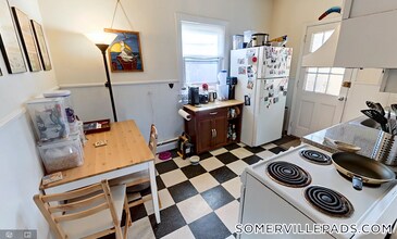 3 Calvin St, Unit 2 in Somerville, MA - Building Photo - Building Photo