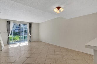 1210 Sorrento Dr in Weston, FL - Building Photo - Building Photo
