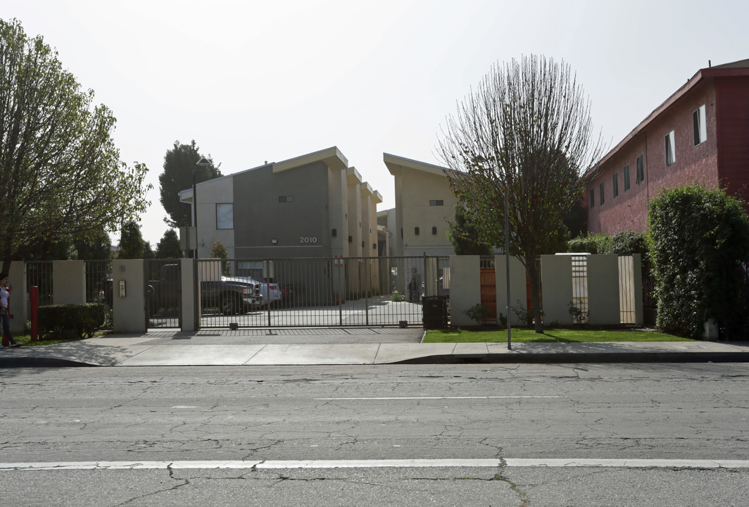 Step Out Apartments in Compton, CA - Building Photo