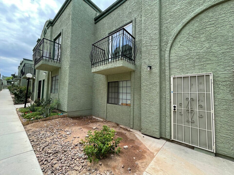 7084 Burcot Ave in Las Vegas, NV - Building Photo