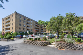 Glen Arms Apartments in Glen Cove, NY - Building Photo - Building Photo