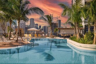 601 NE 1st Ave in Miami, FL - Building Photo - Building Photo