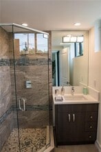 825 NE 17th Ter, Unit 4 in Fort Lauderdale, FL - Building Photo - Building Photo