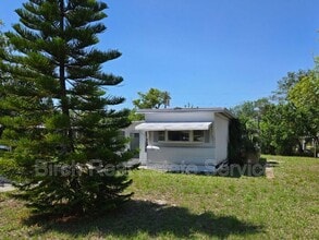 7201 Commons Blvd in Port Richey, FL - Building Photo - Building Photo