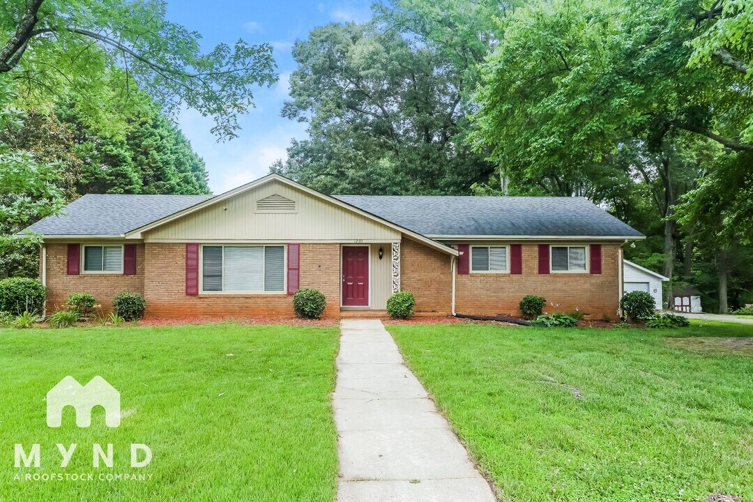 1201 Manchester Ln in Charlotte, NC - Foto de edificio