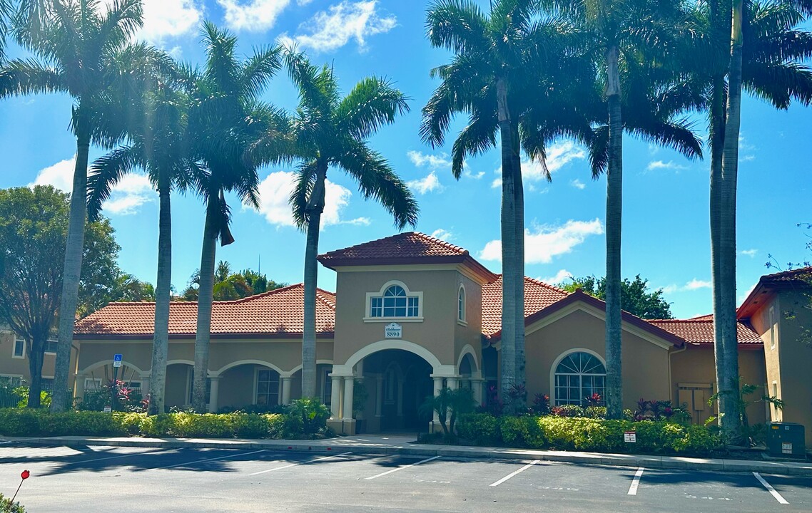 8930 Colonnades Ct E in Bonita Springs, FL - Building Photo