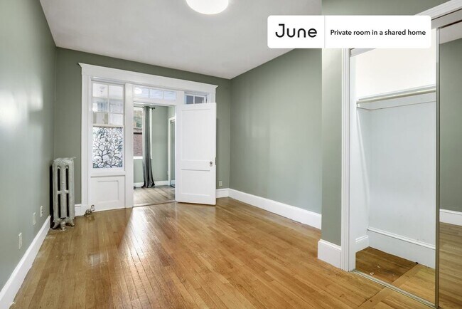 Private bedroom in 3 bed/2 bath Home in Boston, MA - Building Photo - Building Photo