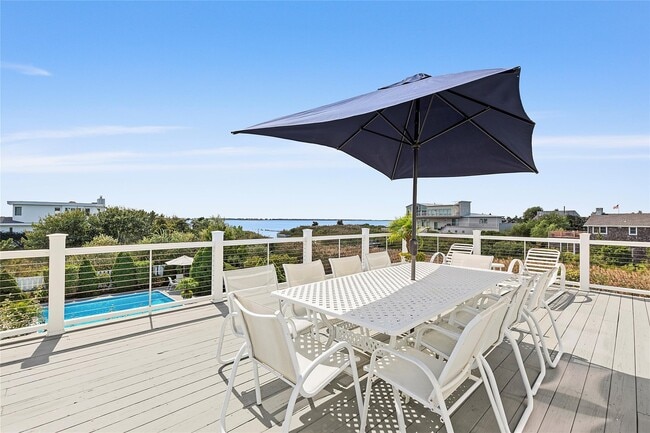 property at 7 Duck Point Rd