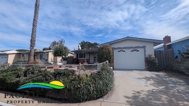 1608 Luxton St in Seaside, CA - Building Photo - Building Photo