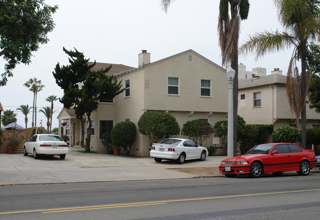 1033-1039 Loring St in San Diego, CA - Building Photo