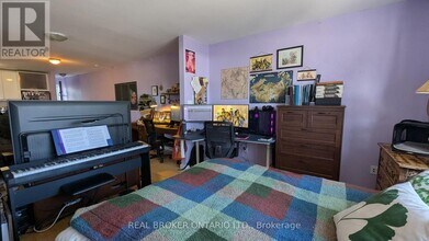 1186 Woodbine Ave in Toronto, ON - Building Photo - Building Photo