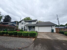 1835 NE 56th Ave in Hillsboro, OR - Building Photo