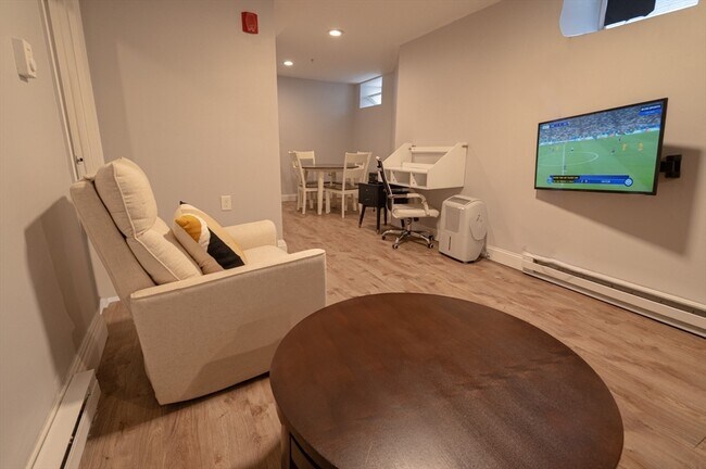 726 Metropolitan Ave in Boston, MA - Building Photo - Building Photo