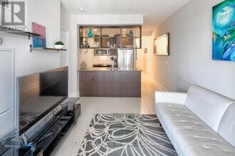 100-100 Harrison Garden Blvd in Toronto, ON - Building Photo - Building Photo