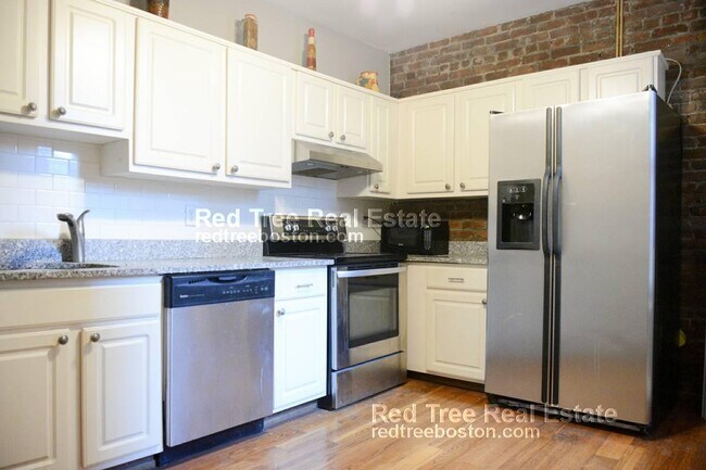 1404 Commonwealth Ave, Unit 5