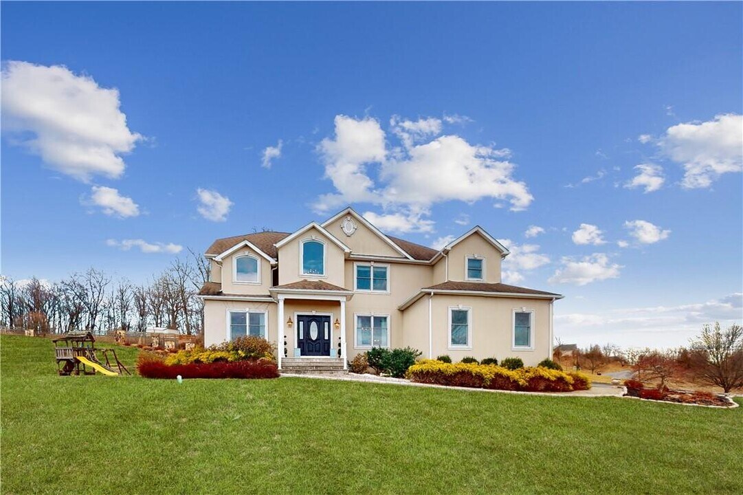 11 Dorian Way in Camp Bell Hall, NY - Building Photo