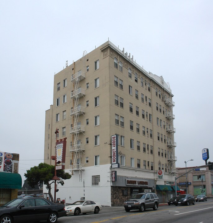242-246 Western Ave in Los Angeles, CA - Building Photo