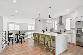 3840 Pompano Dr SE in St. Petersburg, FL - Building Photo - Building Photo